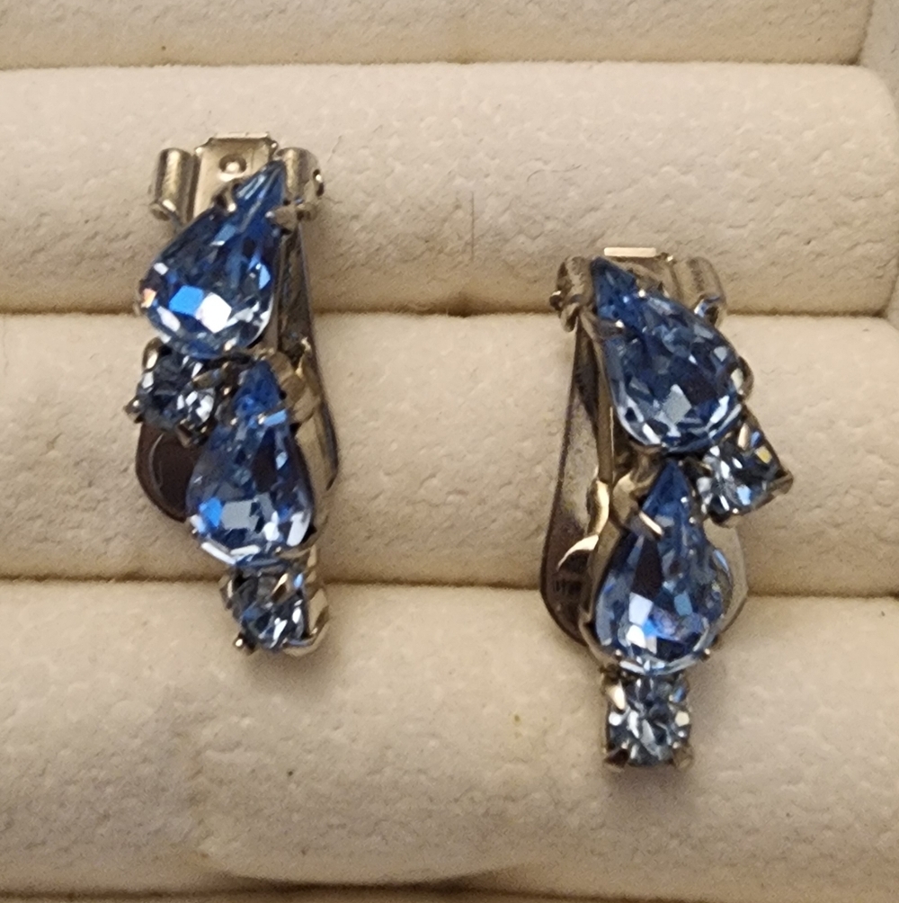 Weiss Elegant Blue‎ Crystal Earrings